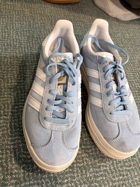 adidas gazelle Women’s Light Blue Suede Sneakers with platform size 6.5